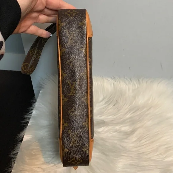 1991 authentic Louis Vuitton Dragonne GM wristlet - Picture 10 of 17